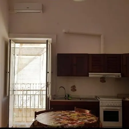 Apartment La Finestra Su *
